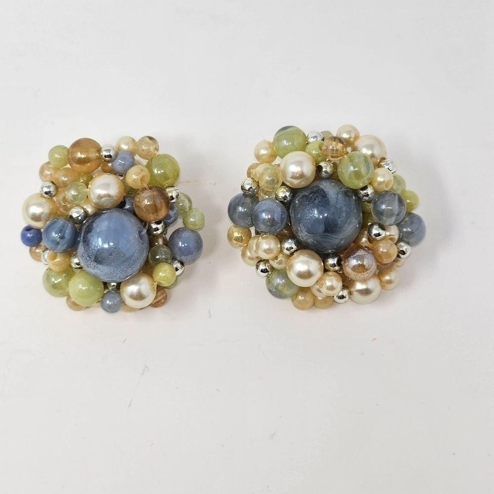 VINTAGE CLIP-ON EARRINGS